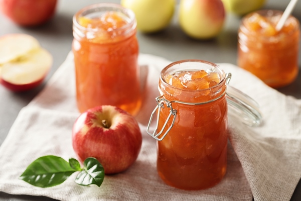 apple jam in a glass jar apple jam on a light background delicious natural marmalade - Пудинг постный паровой с яблоками