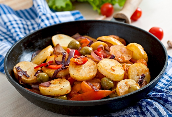 baked potato with vegetables in a frying pan 1 - Рагу из картофеля и овощей