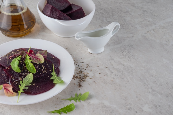 beetroot carpaccio a healthy food concept a beautiful salad copy space - Свёкла в сладком маринаде