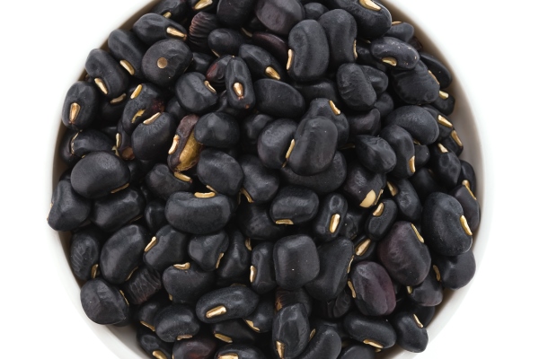 black beans isolated on white background - Закуска с бобами
