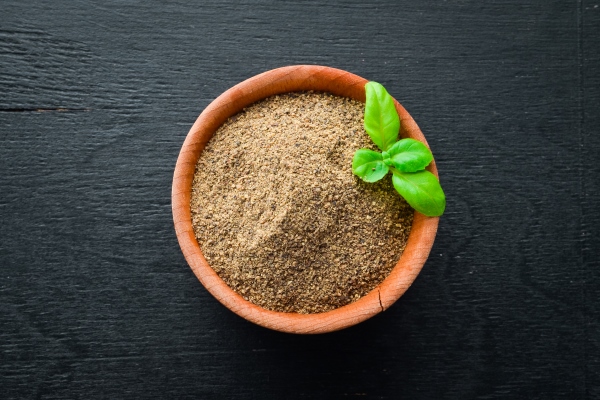 black ground pepper spices top view on the old background - Соус "Сацебели"