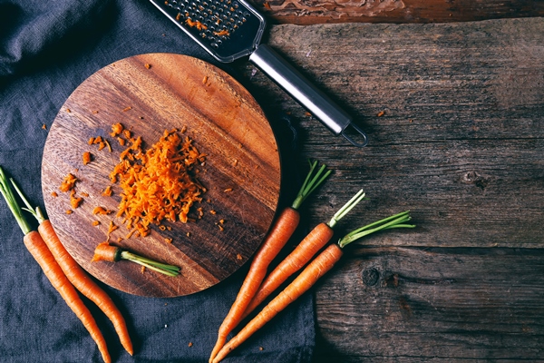 carrot on the table - Салат из сырых овощей