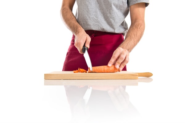chef cutting a carrot - Постный рис по-монастырски