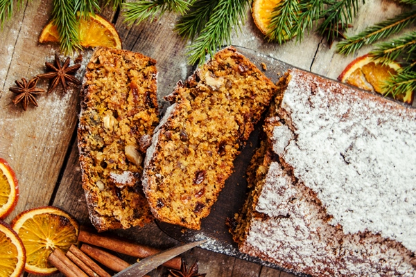christmas cupcake with walnuts raisins and orange zest - Коврижка постная