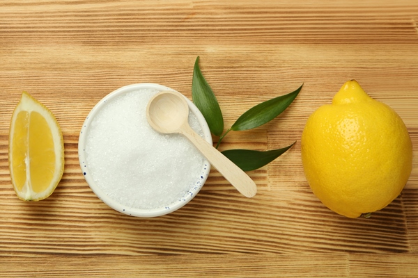 concept of household cleaners with lemon acid - Маседуан из смеси свежих плодов