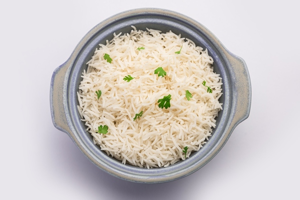 cooked plain white basmati rice or steamed rice in bowl - Котлеты рисовые c грибной начинкой