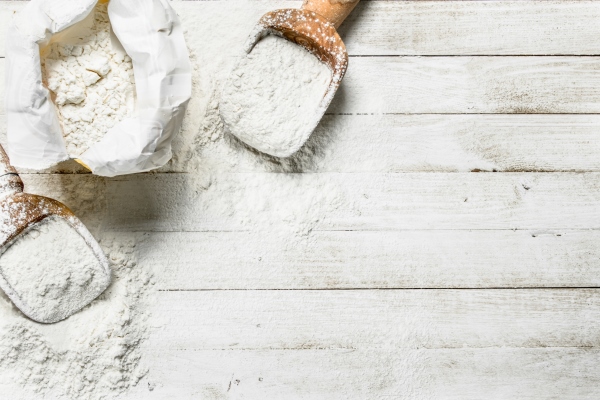 flour in bag with a shovel on a white wooden table - Постные картофельные котлеты