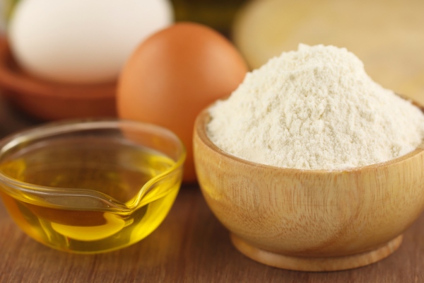 flour with eggs and cooking oil - Зимняя каша из квашеной капусты