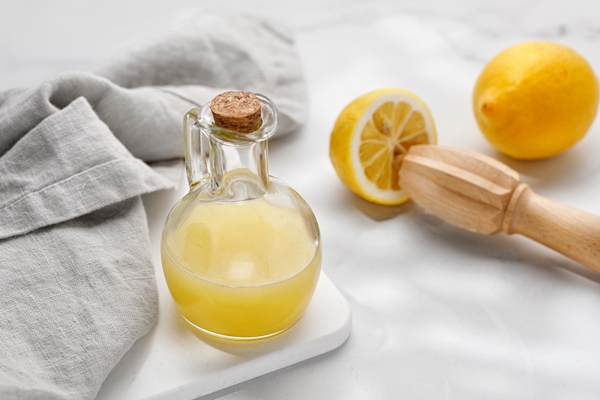 freshly squeezed juice of lemon on a marble table front view ray of sunlight sunny day 1 - Зелёный смузи