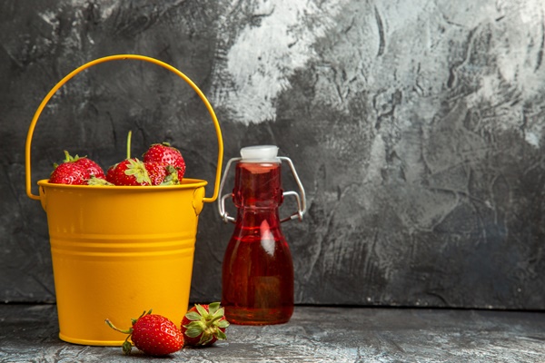 front view fresh strawberries inside basket on dark desk color berry fruit vitamine - Квас из земляники