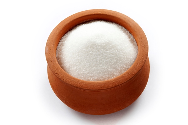 granulated sugar in bowl crystals of refined table sugar sweet soluble carbohydrates sucrose disaccharide of glucose and fructose - Напиток из ревеня