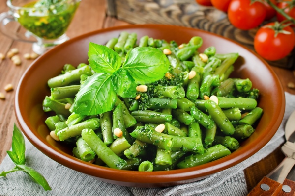 green beans with pesto and pine nuts - Зелёная фасоль с орехами