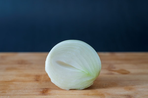 half onion head - Маринованный лук с морской капустой