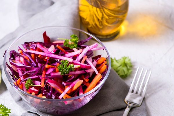 healthy salad with red cabbage carrot beetroot apple vitamin food vegan - Салат из краснокочанной капусты с яблоками