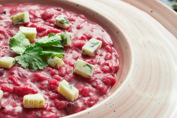 homemade and fresh vegetarian risotto with beets and blue cheese - Чечевица со свёклой, постный стол