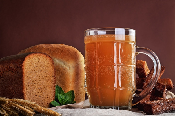 kvass is a traditional slavic and baltic fermented beverage commonly made from black or regular rye bread - Кисель из кваса