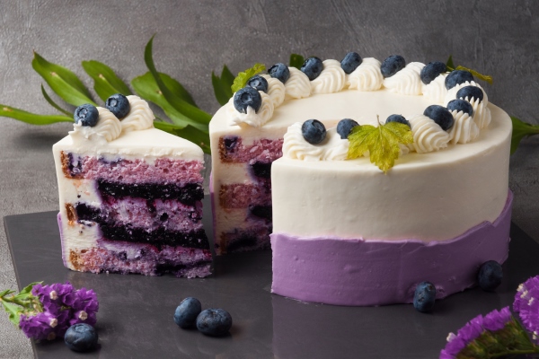 lavender sponge cake in combination with blueberries soaked in cheese cream with cream in a duet with fresh blueberries - Сироп для пропитывания коржей торта