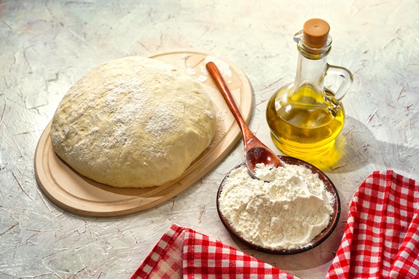 preparation pizza dough olive oil yeast dough made from white wheat flour homemade bread - Постное тесто на дрожжах для пирожков и пирогов