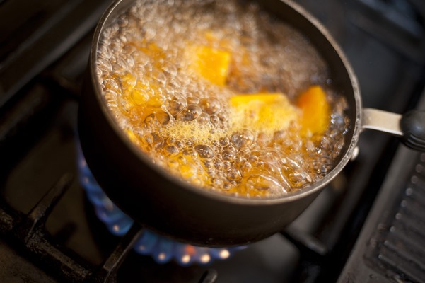 pumpkin boiling in a saucepan on the hob - Пшённая постная каша с тыквой