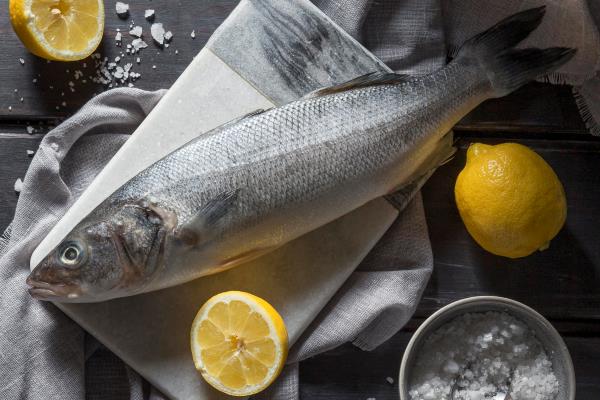 raw fish arrangement for cooking - Окуни жареные, постный стол