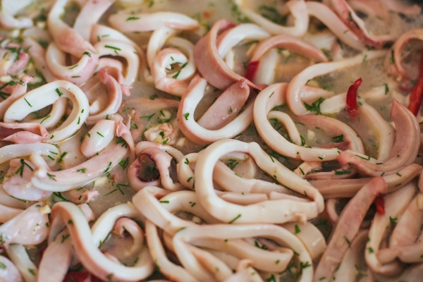 squid rings are stewed in a pan - Кальмары тушёные, постный стол