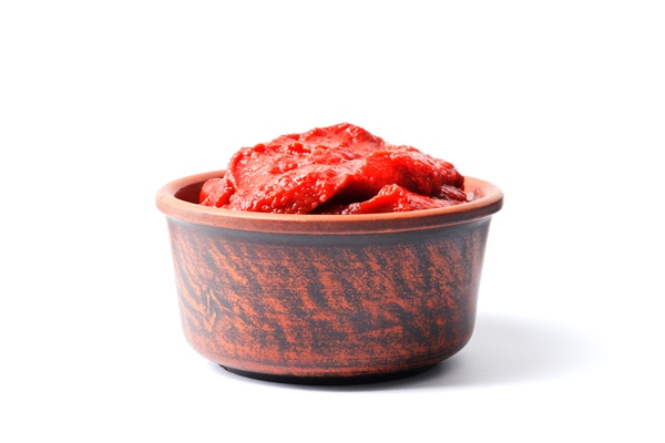 tomato paste isolated on white background 1 - Кисло-сладкий постный соус