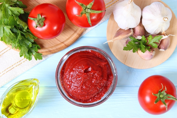 tomato paste on the table top view tomato sauce 1 - Постная фаршированная свёкла под соусом