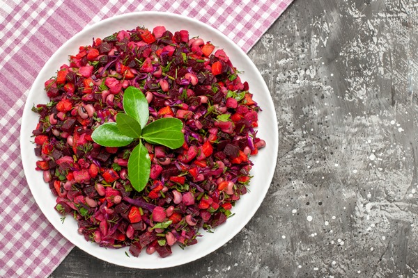 top view tasty vinaigrette beet salad inside plate on dark surface - Винегрет с белой фасолью