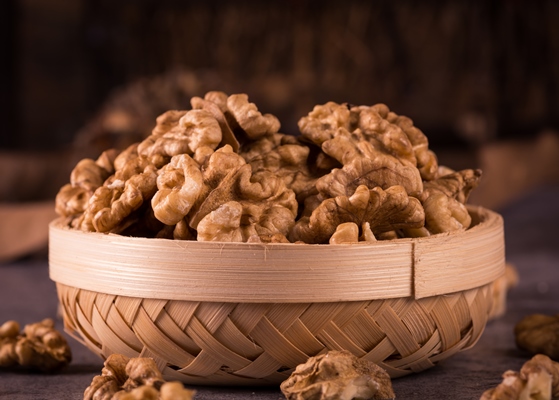 walnuts in a bowl - Чесночная икра