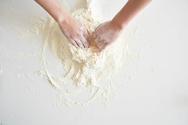 woman in chefs uniform kneading onion dough kitchen bakery cooking pastry - Булки из несдобного дрожжевого теста