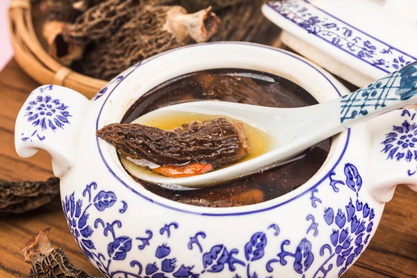 a bowl of morchella and black chicken soup 1 - Щи валаамские с сухими грибами