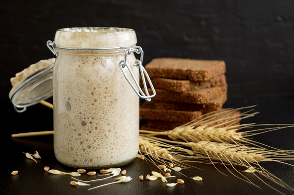 active rye sourdough in a glass jar for homemade bread 4 - Квас с изюмом и мятой