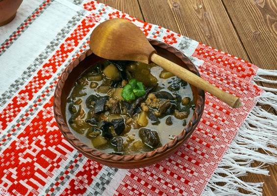 belarusian mushroom soup with dried mushrooms and pearl barley - Ушник грибной, постный