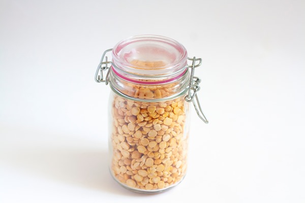 dried peas in a glass jar isolated on a white background - Суп гороховый