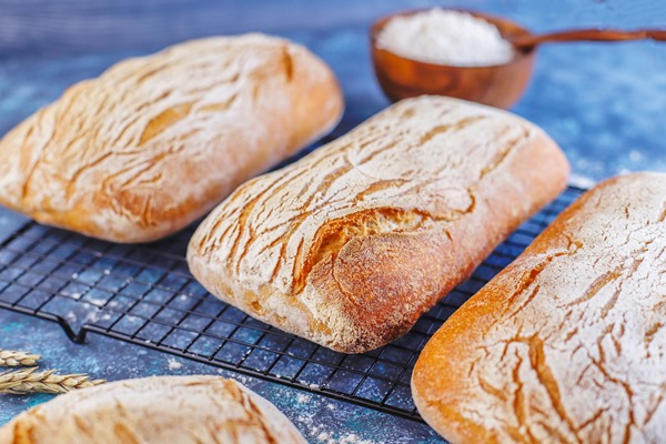 fresh baked italian ciabatta bread - Чиабатта