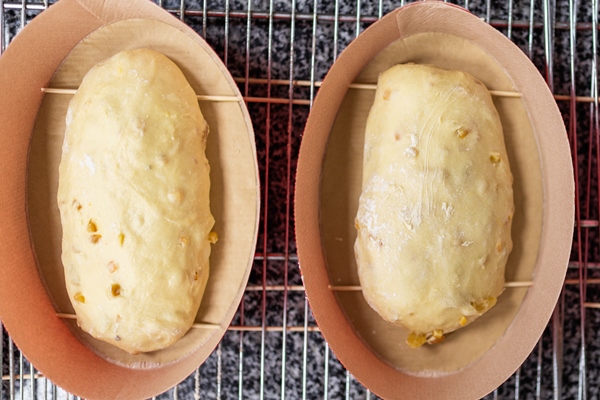 fresh bread prepared for baking in the form - Рисовый хлеб