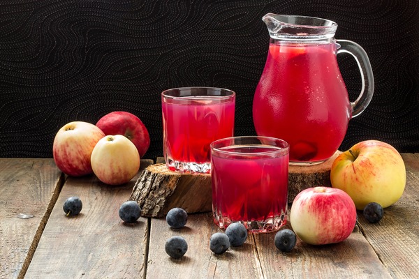 fresh delicious compote of apples and blackthorn on wooden table - Коломенский квас