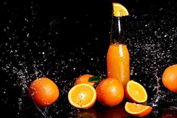 fresh orange drink with splashes of water - Квас освежающий