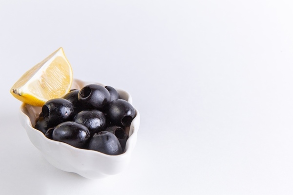 front close view fresh black olives with lemon slice on white surface color photo food vegetable oil - Солянка овощная