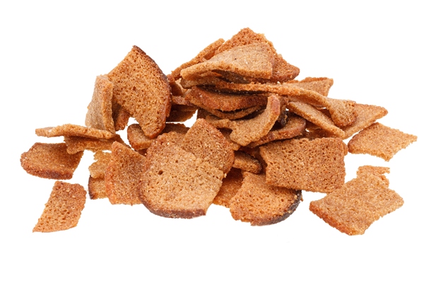 heap of rye crackers isolated on white background high quality photo 1 - Квас запорожский (украинская кухня)