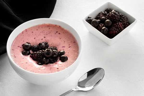 high angle tasty blueberry yogurt - Простой суп из свежих ягод