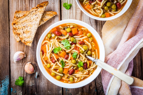 italian cuisine minestrone soup with whole grain toasts - Суп из фасоли с лапшой