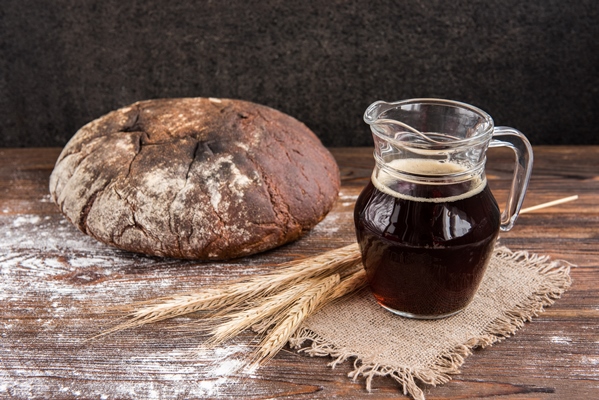kvass with rye bread on dark wooden 1 - Ботвинья с рыбой