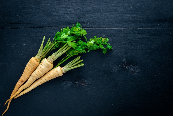 parsley root parsley on a wooden background top view free space for - Суп с помидорами