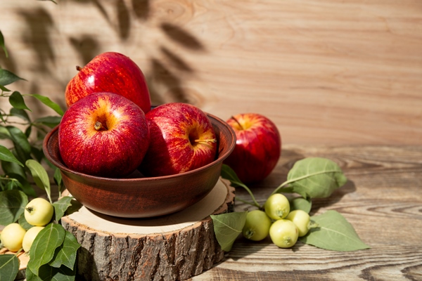 ripe red apples in a bowl and small green apples on a wooden background apple harvest concept copy space for - Измайловский квас