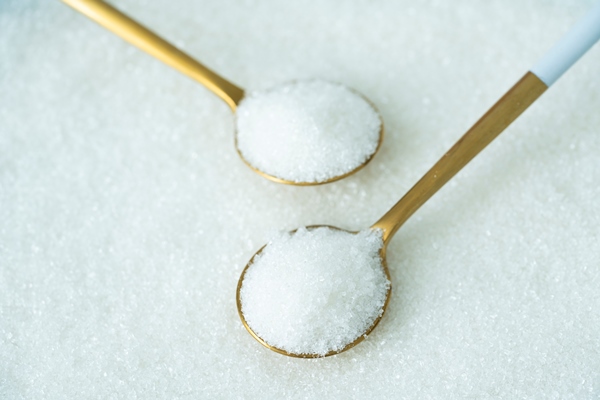 spoon with sugar on a white background - Квас окрошечный скороспелый