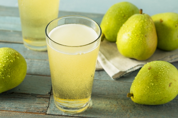 sweet organic pint of hard pear cider - Квас из лесных груш или яблок