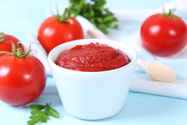 tomato paste on the table top view tomato sauce 1 - Щи красные