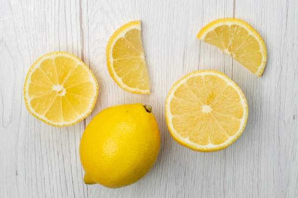 top view sliced fresh lemon sour and juicy on white citrus fruit tropical juice - Квас запорожский (украинская кухня)
