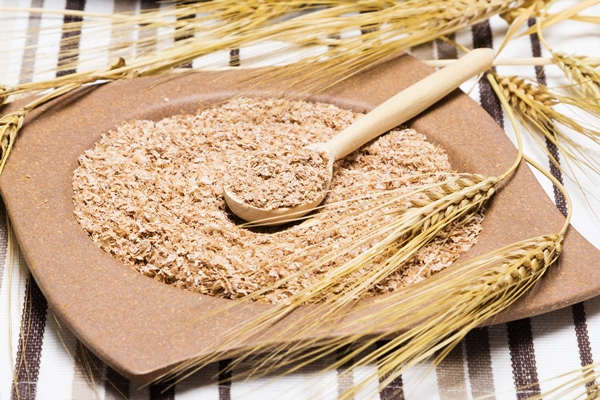 wheat bran with wheat ears dietary supplement to improve digestion source of dietary fiber - Солдатский квас-сыровец из отрубей (рецепт XVIII века)